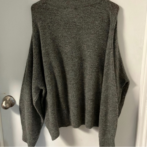 H&M Holiday sweater - Picture 4 of 4